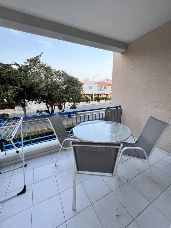 Iris Village Paphos Exterior foto