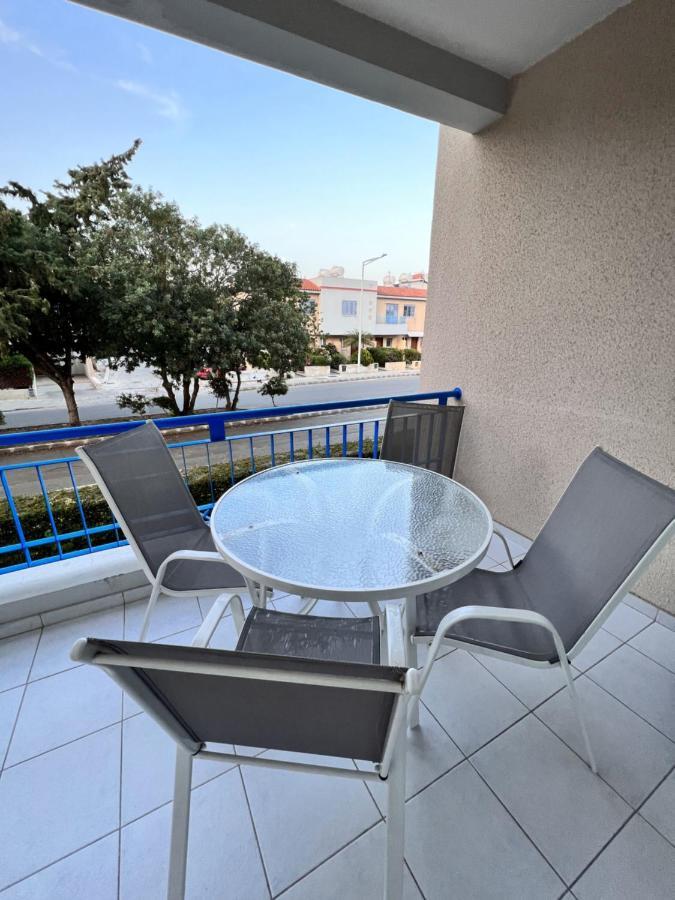 Iris Village Paphos Exterior foto