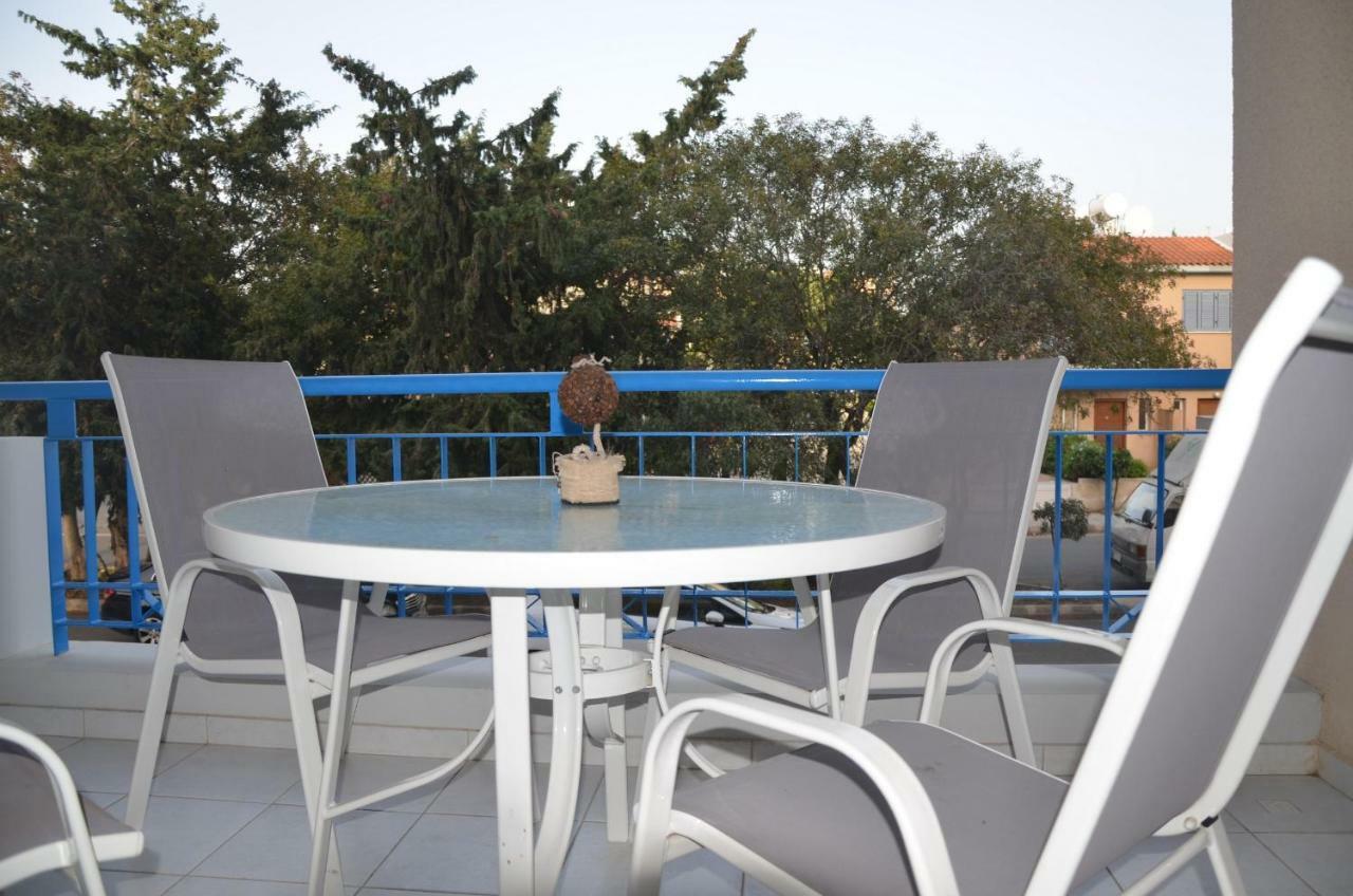 Iris Village Paphos Exterior foto