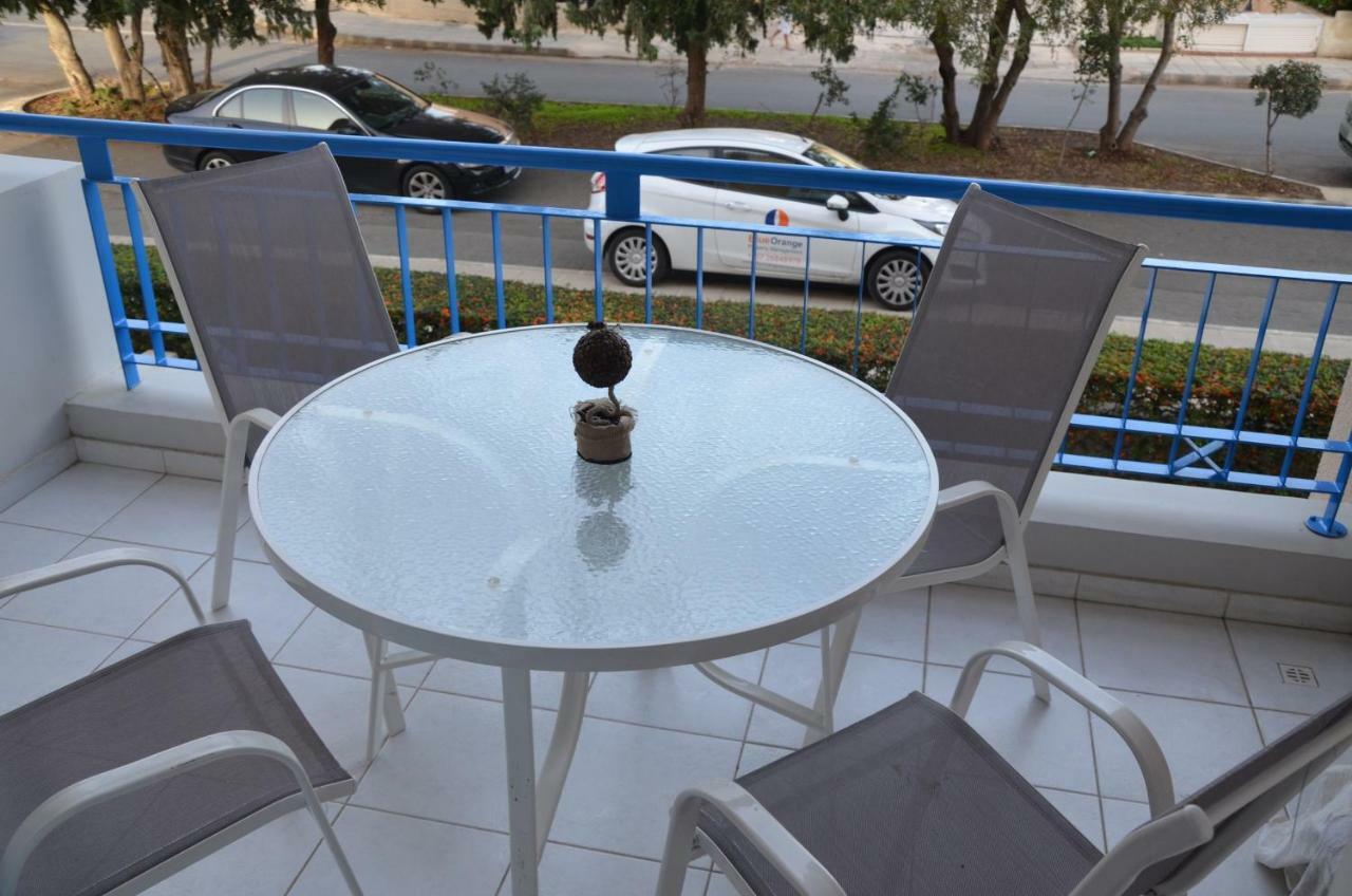 Iris Village Paphos Exterior foto