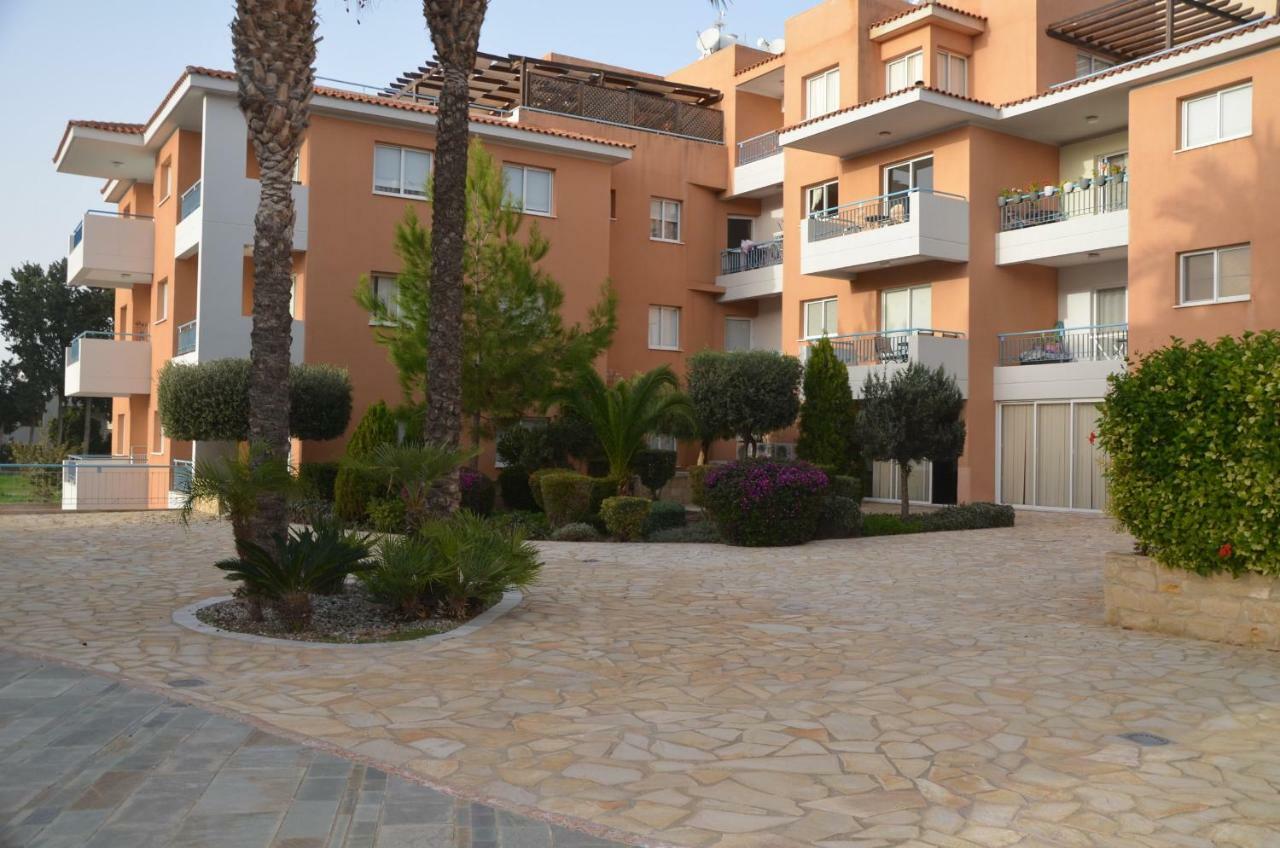 Iris Village Paphos Exterior foto