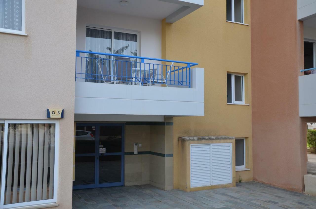 Iris Village Paphos Exterior foto