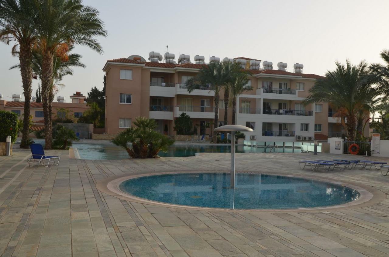 Iris Village Paphos Exterior foto